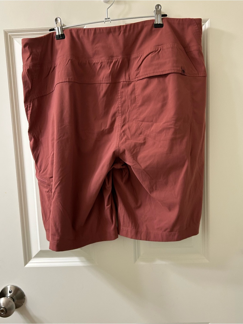 Mountain Hardwear Women's Athletic Shorts in Dusty Rose brown Size XL